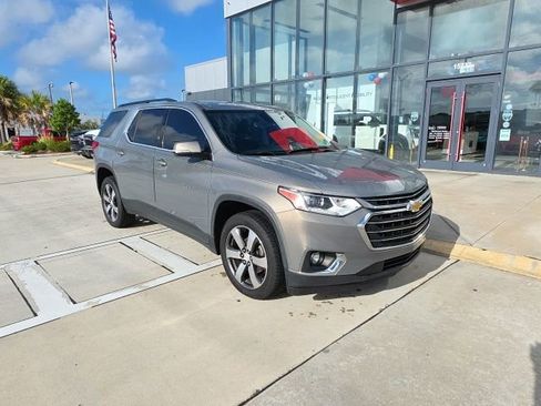 Used 2019 Chevrolet Traverse LT w/ LT Premium Package FWD image 2