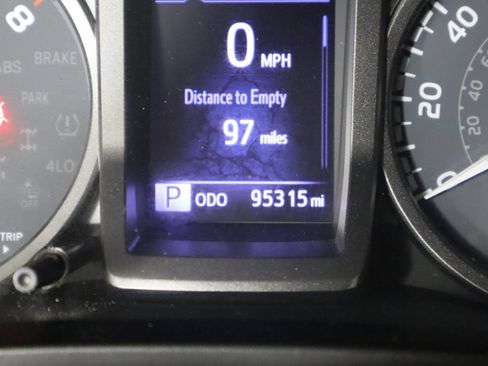 Used 2020 Toyota Tacoma TRD Sport AWD/4WD image 38