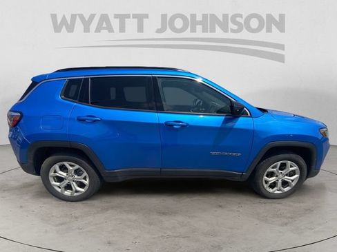 Used 2024 Jeep Compass Latitude AWD/4WD image 11