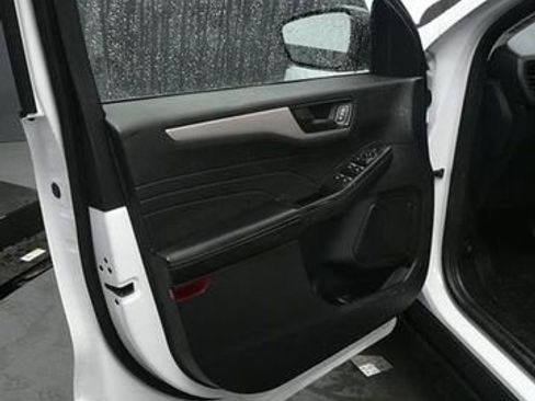 Used 2022 Ford Escape SE FWD image 16