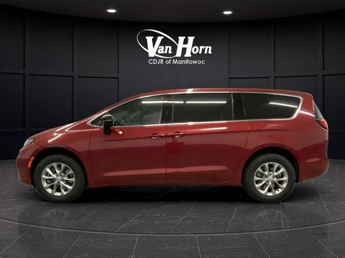 New 2026 Chrysler Pacifica Limited w/ Trailer Tow Group image 13