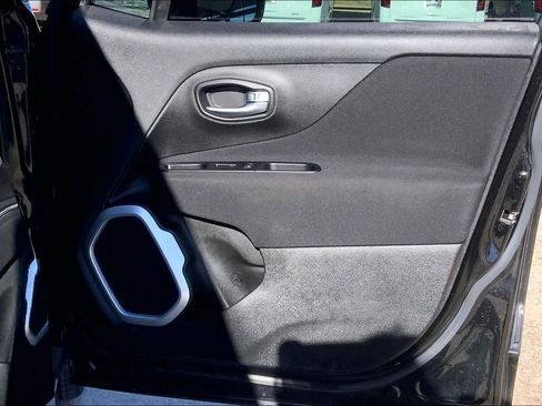 Used 2021 Jeep Renegade Sport image 20