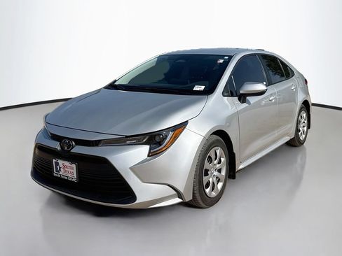 Used 2025 Toyota Corolla LE FWD image 3