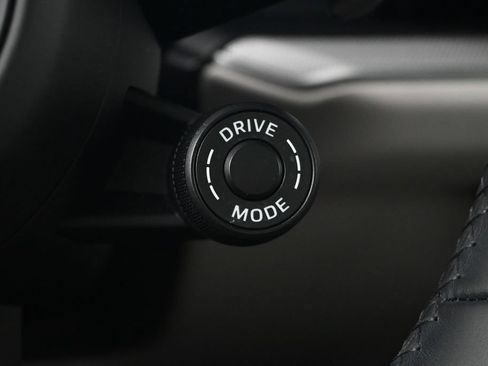 Certified 2026 Porsche Cayenne AWD/4WD image 24