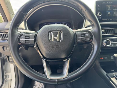 Used 2022 Honda Civic Touring image 3