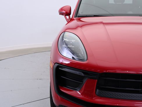 Used 2025 Porsche Macan image 11