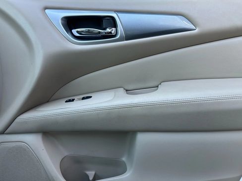 Used 2017 Nissan Pathfinder SL w/ SL Tech Package image 14