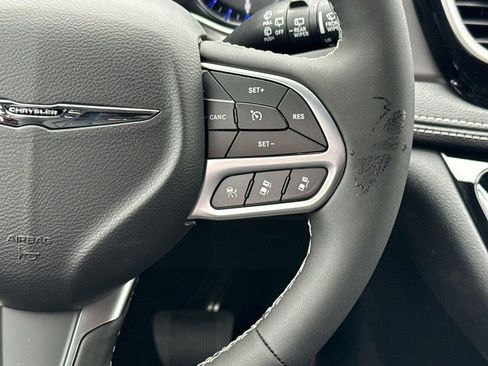 New 2026 Chrysler Pacifica Select FWD image 13