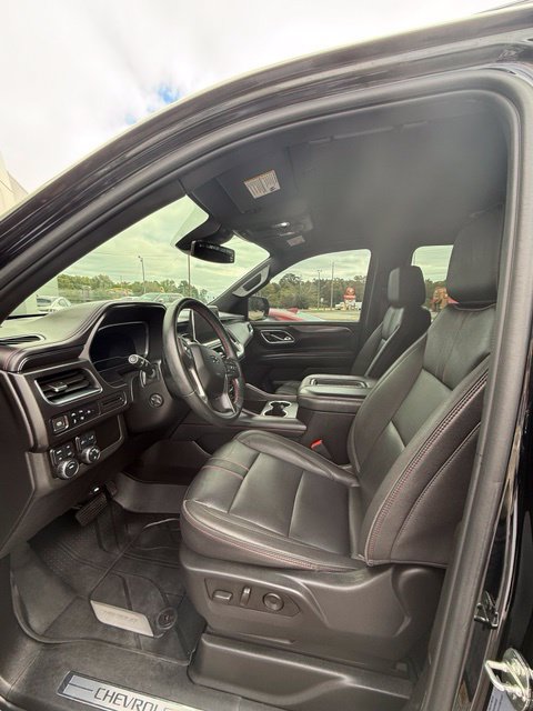 Used 2023 Chevrolet Suburban RST w/ Luxury Package AWD/4WD image 8