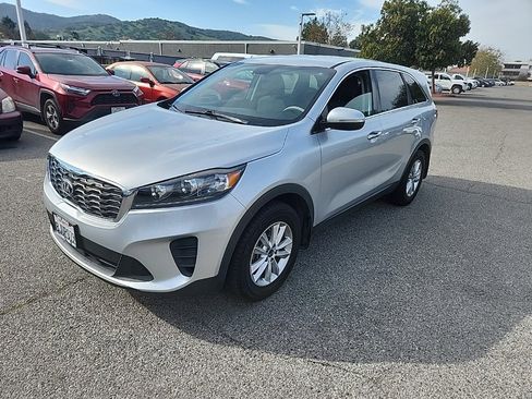 Used 2019 Kia Sorento LX image 1