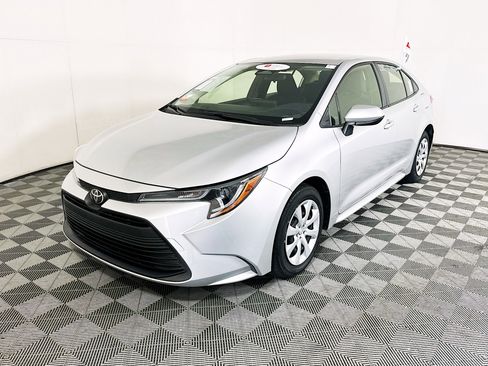 Used 2023 Toyota Corolla LE FWD image 7