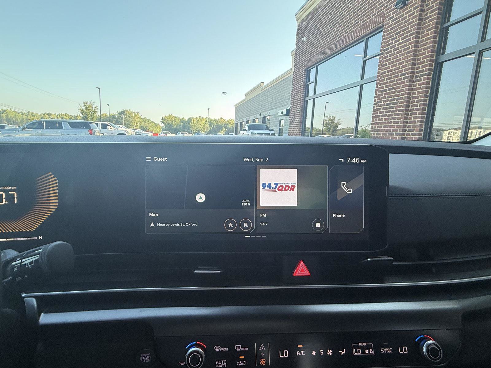 Used 2025 Kia Carnival FWD image 5