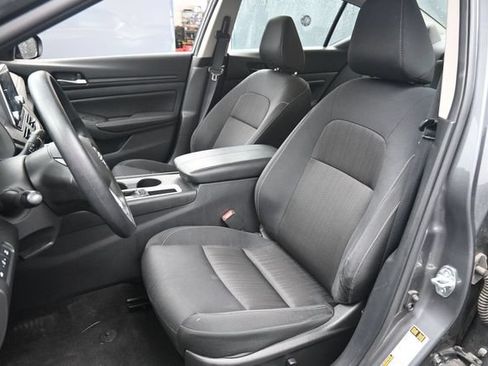 Used 2025 Nissan Altima 2.5 SV FWD image 17