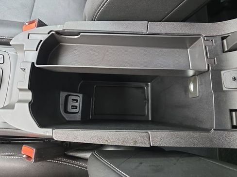 Used 2024 GMC Terrain SLT image 24