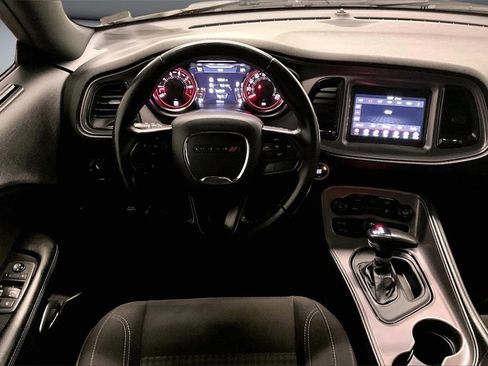 Used 2023 Dodge Challenger SXT image 8