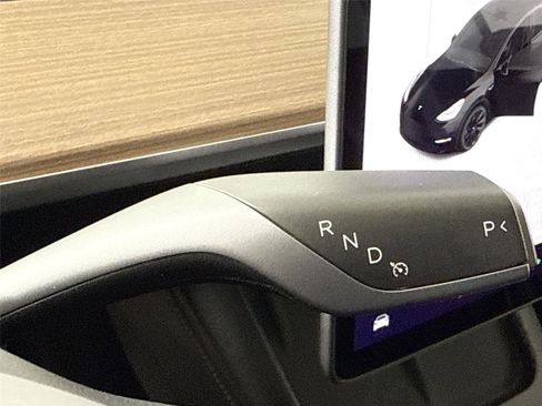 Used 2021 Tesla Model Y Long Range image 24