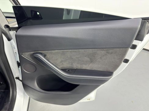 Used 2021 Tesla Model Y Long Range image 46