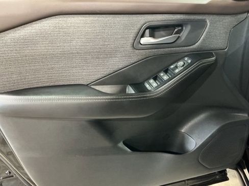 Used 2023 Nissan Rogue SV image 11