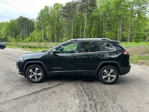 Used 2019 Jeep Cherokee Limited AWD/4WD image 18