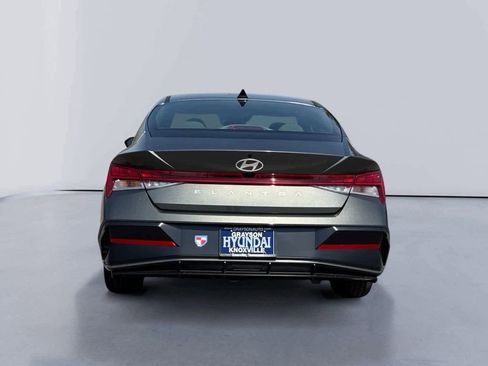 Used 2025 Hyundai Elantra SEL w/ Cargo Package FWD image 6
