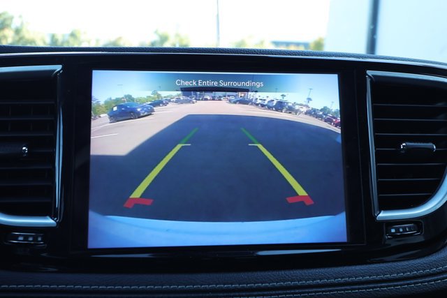 Used 2023 Chrysler Pacifica Limited FWD image 8