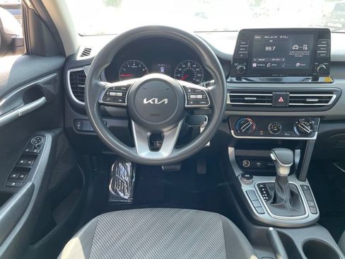 Used 2023 Kia Seltos LX AWD/4WD image 12