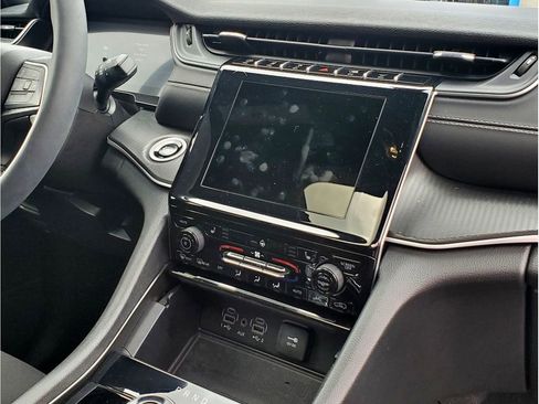 Used 2024 Jeep Grand Cherokee Laredo X w/ Luxury Tech Group I image 12