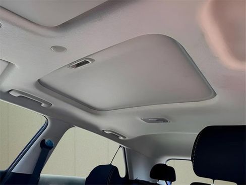 New 2025 Hyundai Venue SEL image 11