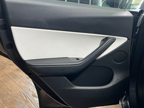 Used 2020 Tesla Model Y Long Range image 14