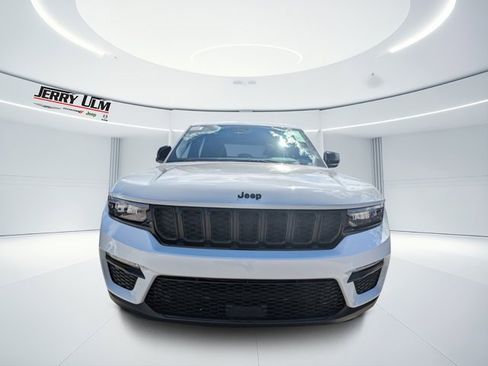 New 2025 Jeep Grand Cherokee Limited w/ Black Appearance Package image 7