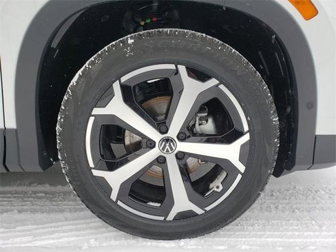 New 2026 Volkswagen Tiguan SE image 12