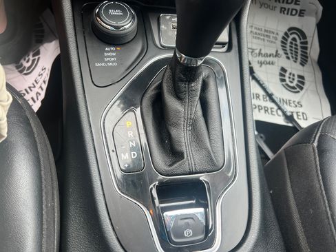 Used 2023 Jeep Cherokee Altitude Lux AWD/4WD image 37