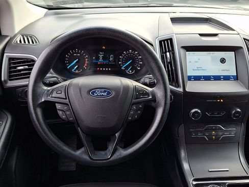 Used 2020 Ford Edge SE image 12