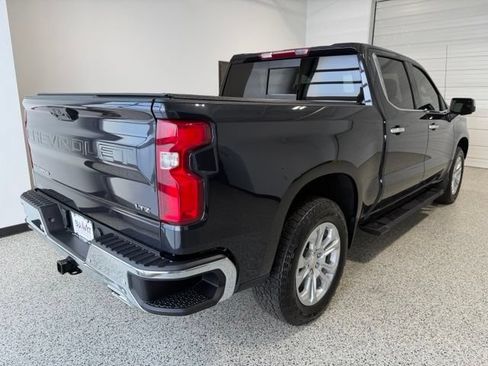 Used 2023 Chevrolet Silverado 1500 LTZ AWD/4WD image 3