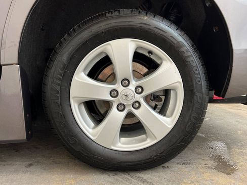 Used 2015 Toyota Sienna LE FWD image 33