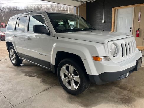 Used 2016 Jeep Patriot Latitude AWD/4WD image 3