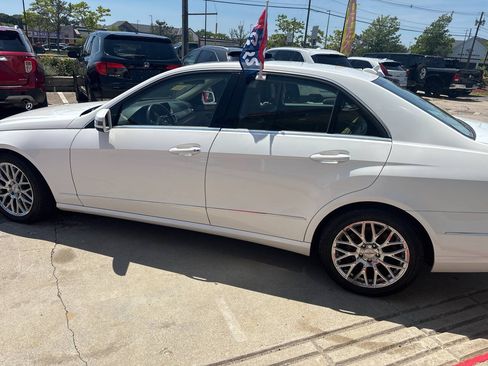 Used 2013 Mercedes-Benz E 350 4MATIC Sedan image 7