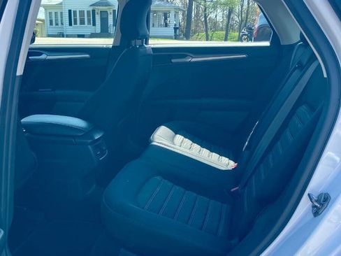 Used 2016 Ford Fusion SE FWD image 14