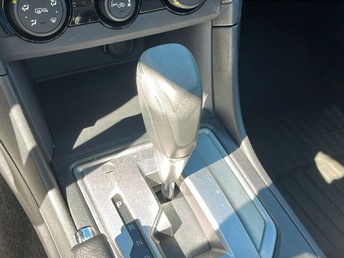 Used 2017 Subaru Impreza 2.0i Premium image 19