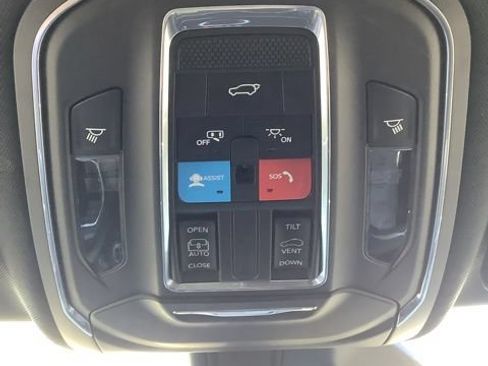 Used 2023 Jeep Grand Cherokee Altitude AWD/4WD image 25