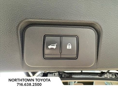 Used 2024 Nissan Rogue SV image 17