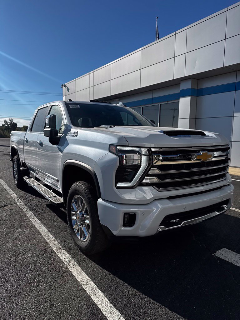 New 2026 Chevrolet Silverado 2500 High Country w/ High Country Premium Package AWD/4WD image 1