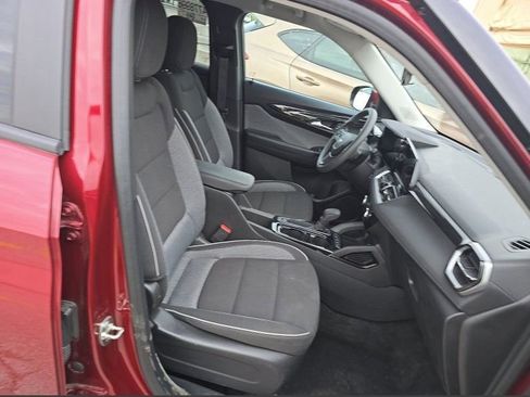 Used 2025 Chevrolet TrailBlazer LT AWD/4WD image 12