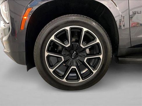 Used 2025 Chevrolet Suburban RST RWD image 10