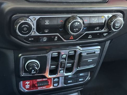 Used 2023 Jeep Wrangler Unlimited Rubicon AWD/4WD image 22