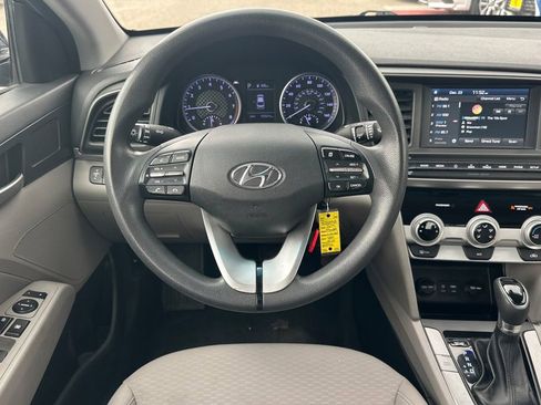 Used 2019 Hyundai Elantra SEL image 14