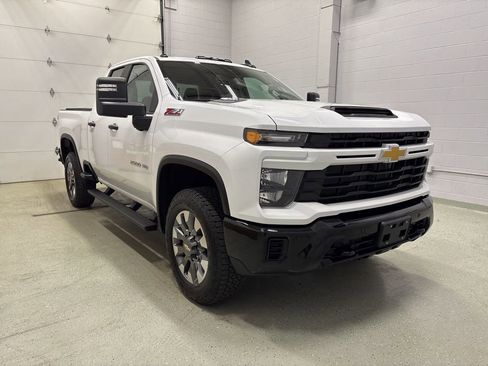 Used 2025 Chevrolet Silverado 2500 Custom w/ Custom Convenience Package image 2