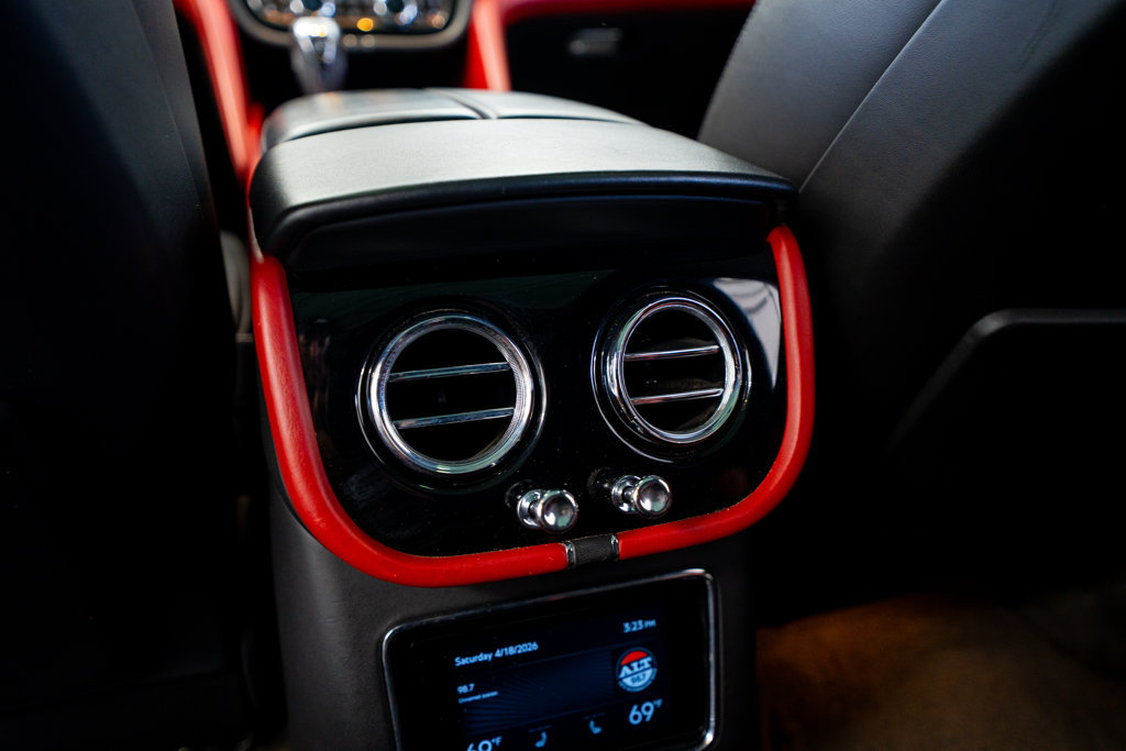 Used 2022 Bentley Bentayga AWD/4WD image 51