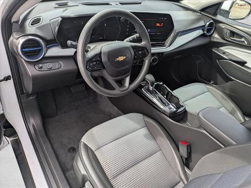 Used 2025 Chevrolet Trax LT FWD image 12