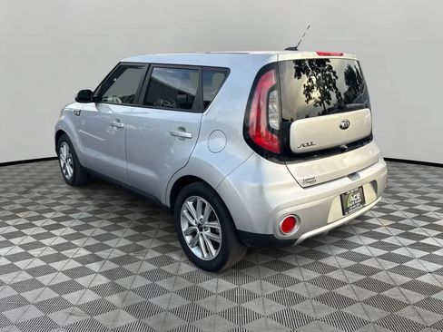 Used 2017 Kia Soul + FWD image 7